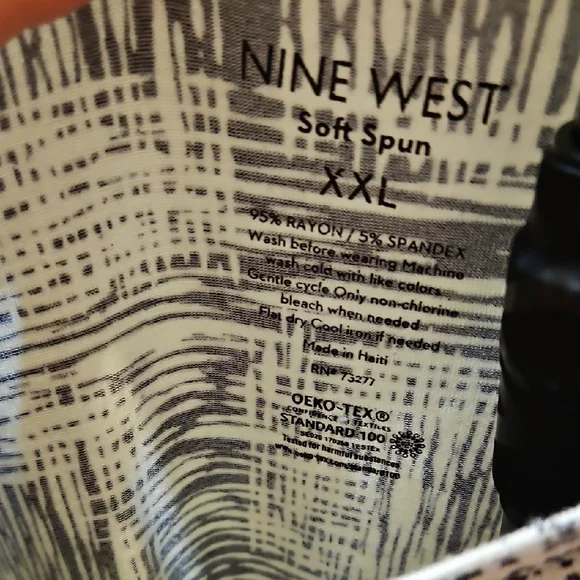 Nine West Black and White Patterned Short Sleeve Top - Picture 6 of 6